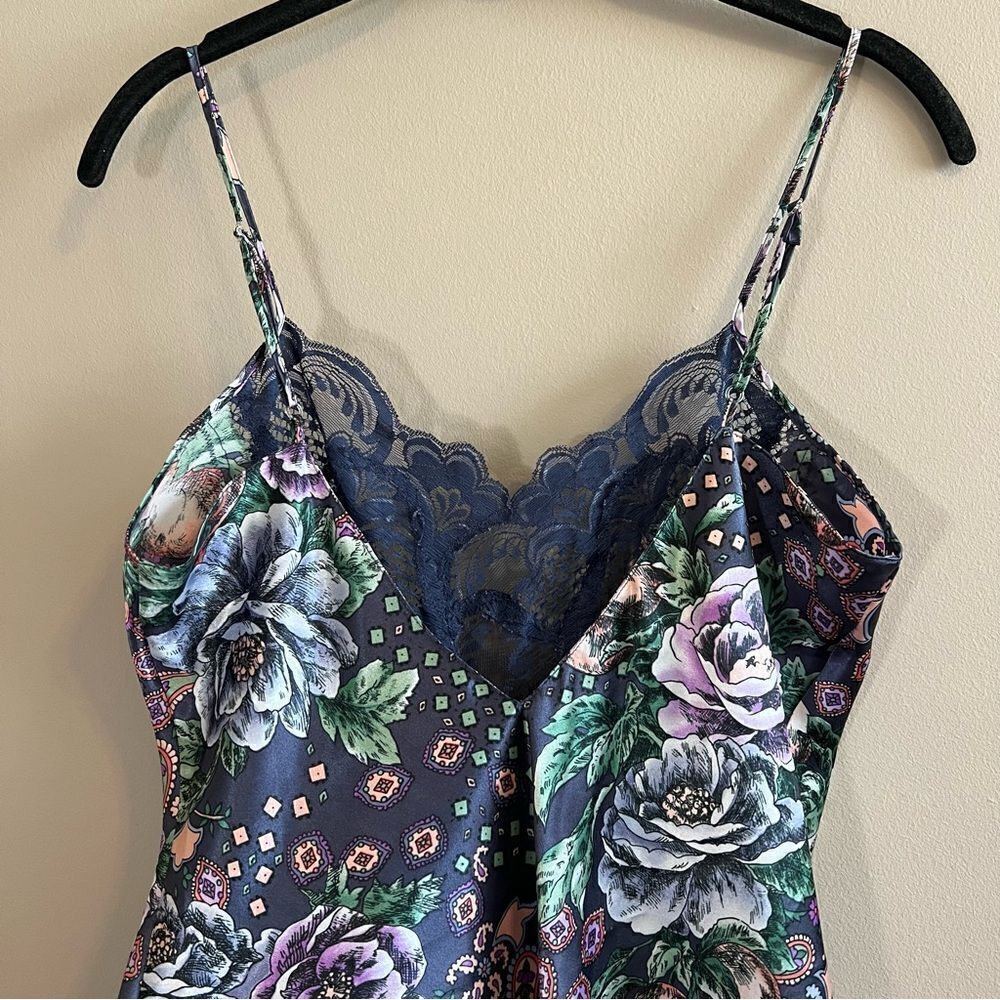 ✨ Vintage Gold Label Victoria’s Secret Blue Lace Floral Satin Slip Small - Picture 6 of 10